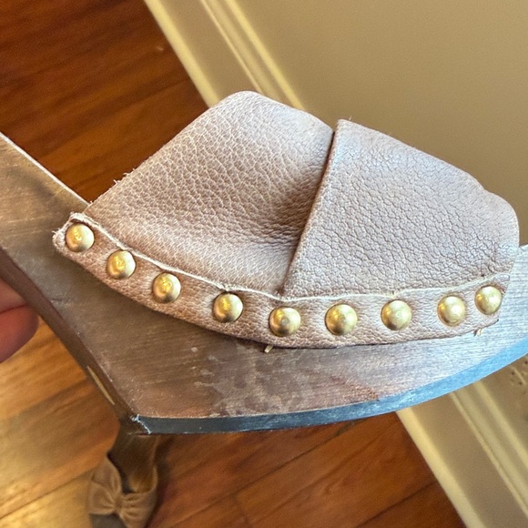 Miu Miu Tan Leather Bow Slide Clogs - Picture 4 of 4